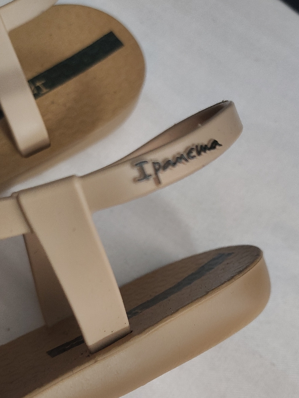 Ipanema Women’s Nude Glitter Sparkle Beaded T-Strap Sandals - Picture 6 of 6
